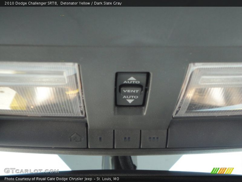 Controls of 2010 Challenger SRT8