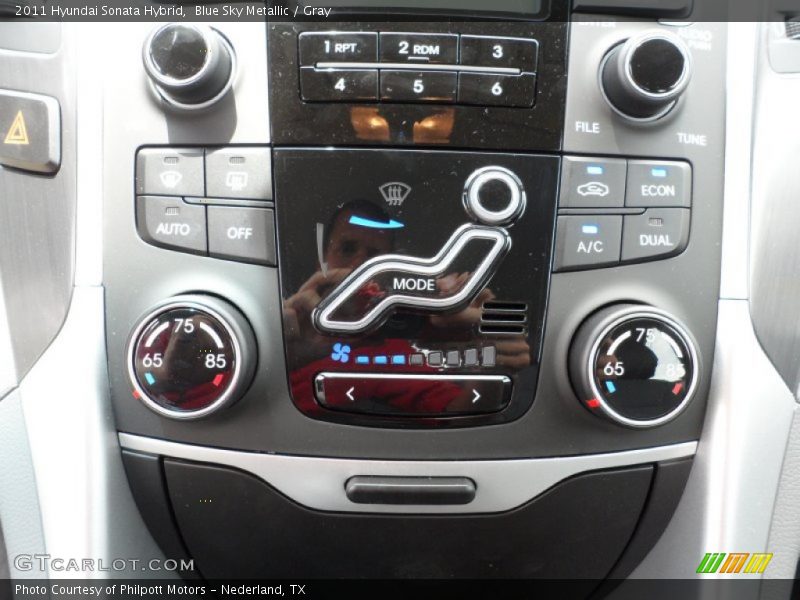 Controls of 2011 Sonata Hybrid