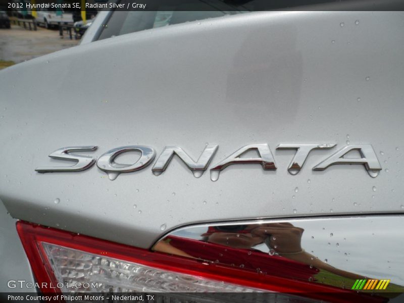 Radiant Silver / Gray 2012 Hyundai Sonata SE