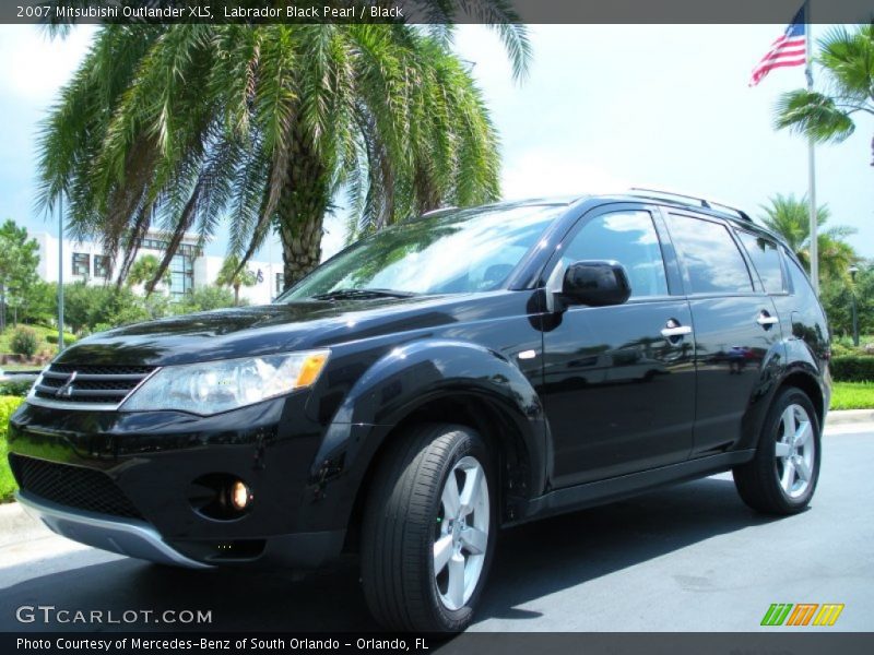 Front 3/4 View of 2007 Outlander XLS