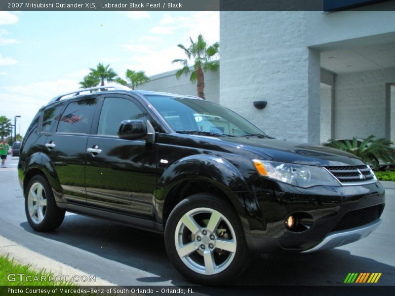 Front 3/4 View of 2007 Outlander XLS