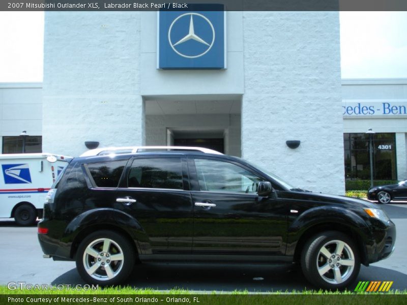 Labrador Black Pearl / Black 2007 Mitsubishi Outlander XLS
