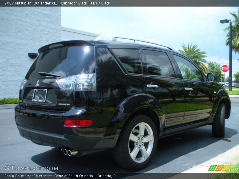 Labrador Black Pearl / Black 2007 Mitsubishi Outlander XLS