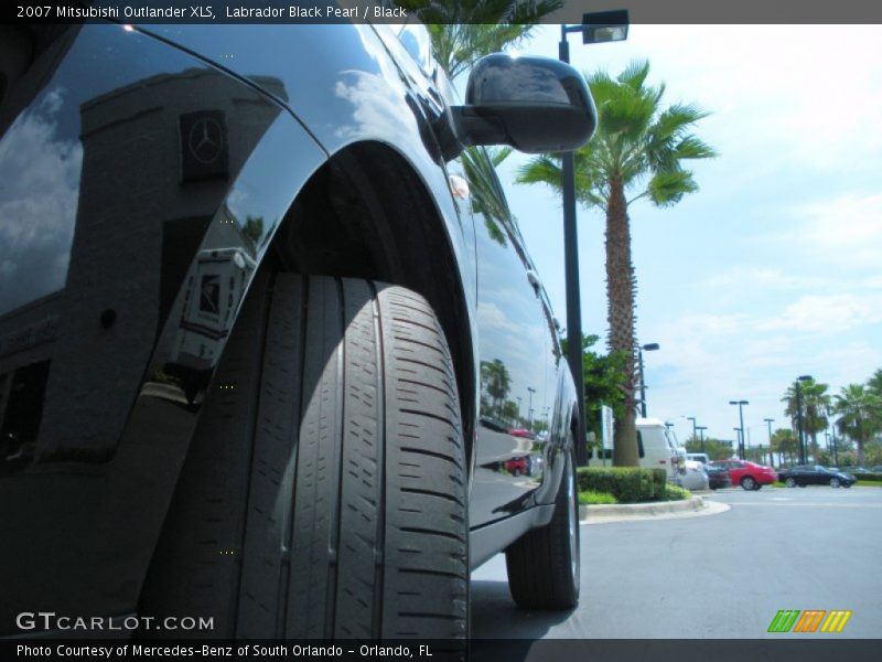 Labrador Black Pearl / Black 2007 Mitsubishi Outlander XLS