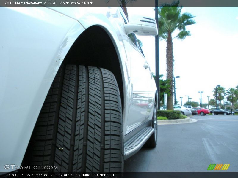 Arctic White / Black 2011 Mercedes-Benz ML 350