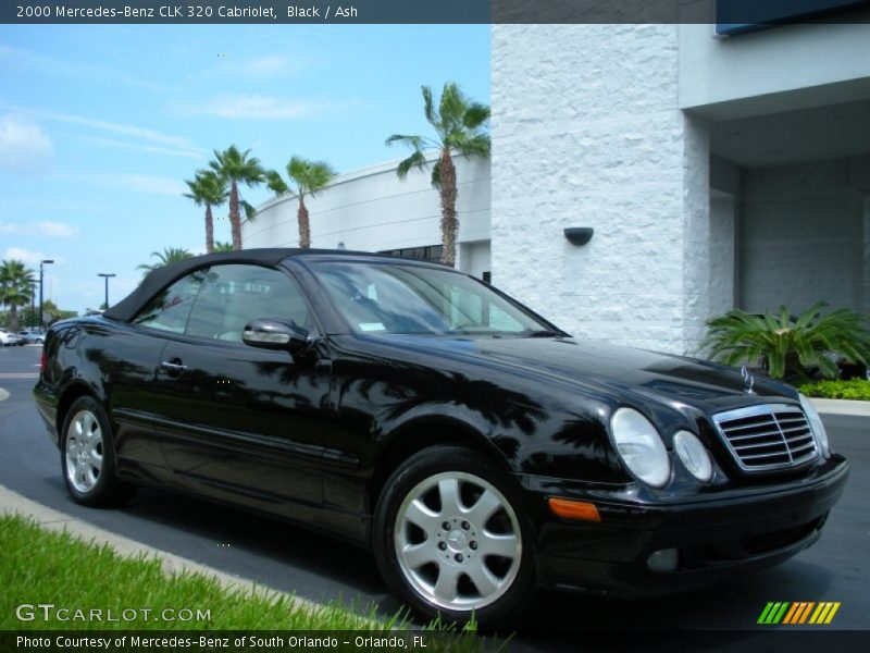 Front 3/4 View of 2000 CLK 320 Cabriolet