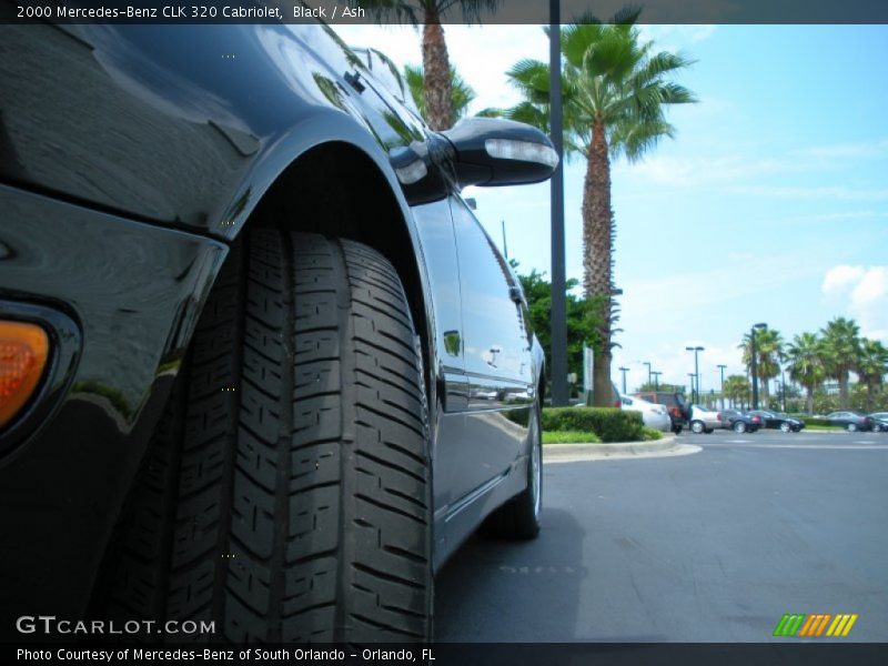 Black / Ash 2000 Mercedes-Benz CLK 320 Cabriolet