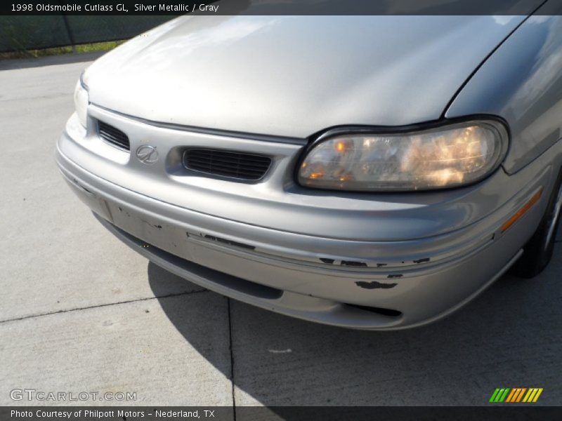 Silver Metallic / Gray 1998 Oldsmobile Cutlass GL