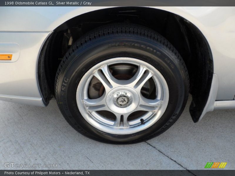 Silver Metallic / Gray 1998 Oldsmobile Cutlass GL