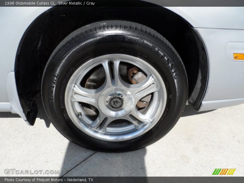 Silver Metallic / Gray 1998 Oldsmobile Cutlass GL