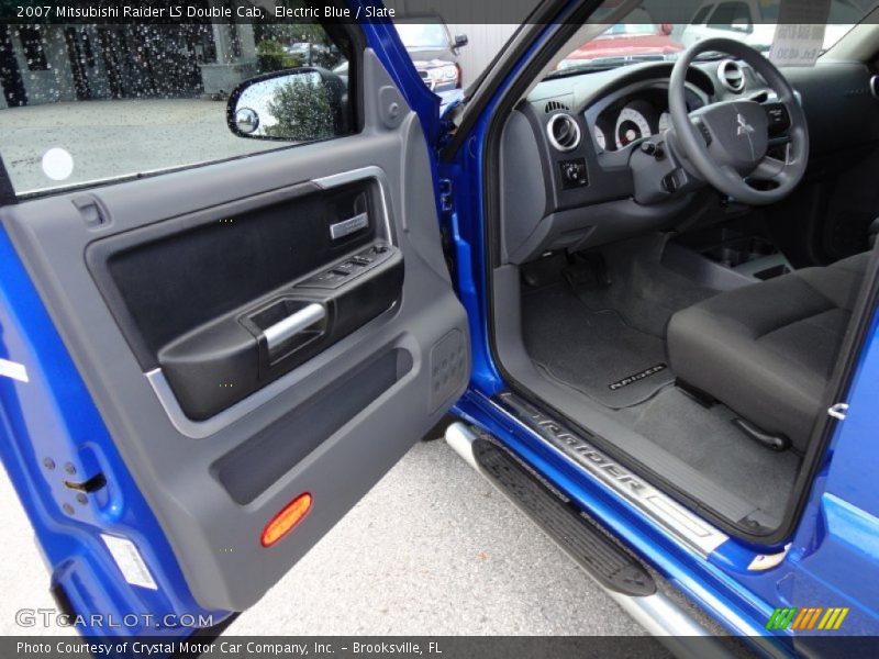Door Panel of 2007 Raider LS Double Cab