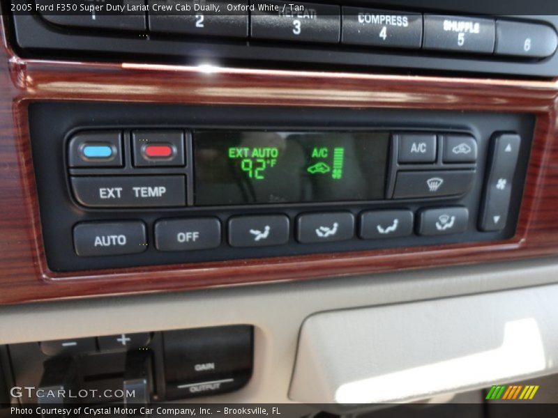 Controls of 2005 F350 Super Duty Lariat Crew Cab Dually