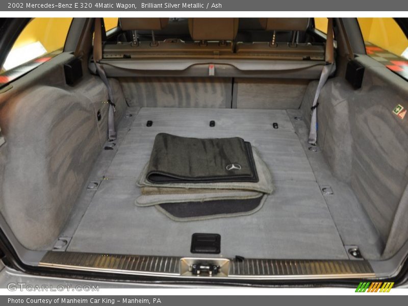  2002 E 320 4Matic Wagon Trunk