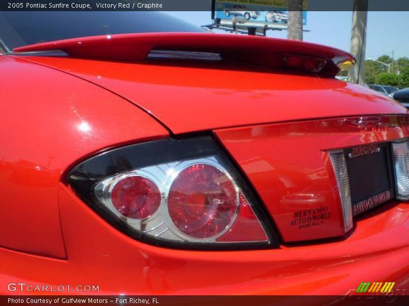 Victory Red / Graphite 2005 Pontiac Sunfire Coupe