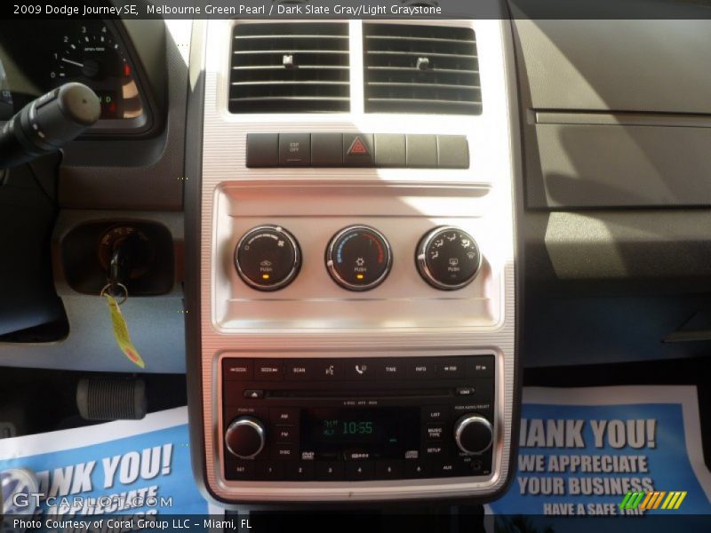 Melbourne Green Pearl / Dark Slate Gray/Light Graystone 2009 Dodge Journey SE