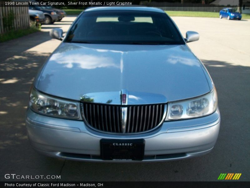 Silver Frost Metallic / Light Graphite 1998 Lincoln Town Car Signature