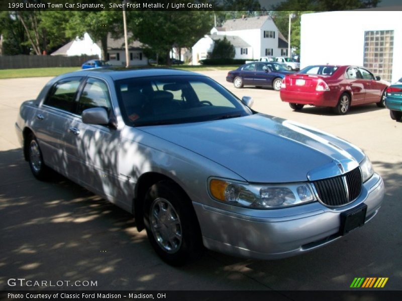 Silver Frost Metallic / Light Graphite 1998 Lincoln Town Car Signature