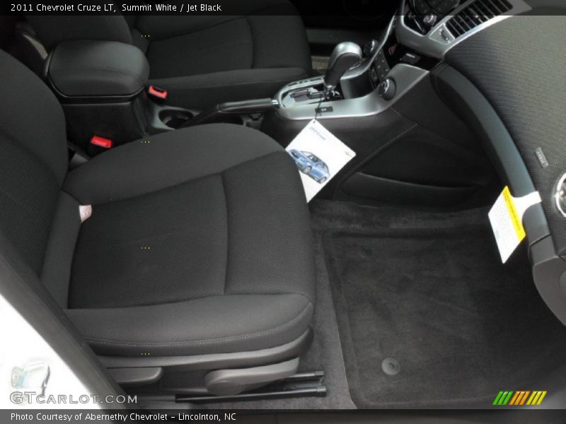 Summit White / Jet Black 2011 Chevrolet Cruze LT