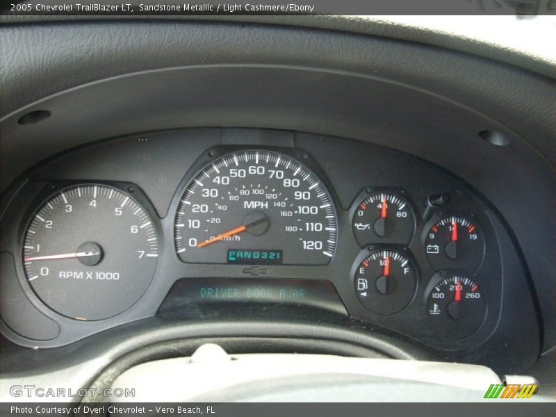 Sandstone Metallic / Light Cashmere/Ebony 2005 Chevrolet TrailBlazer LT