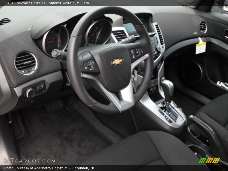 Summit White / Jet Black 2011 Chevrolet Cruze LT