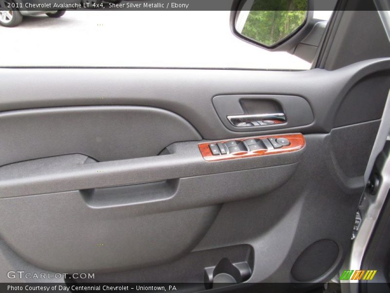 Sheer Silver Metallic / Ebony 2011 Chevrolet Avalanche LT 4x4