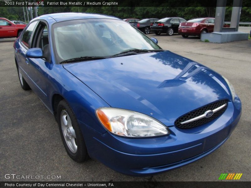 Front 3/4 View of 2003 Taurus SE