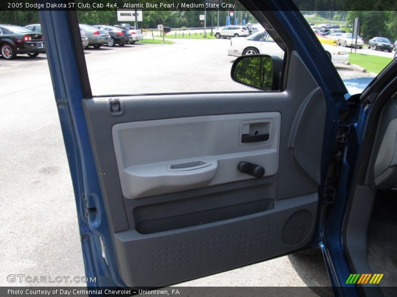 Atlantic Blue Pearl / Medium Slate Gray 2005 Dodge Dakota ST Club Cab 4x4