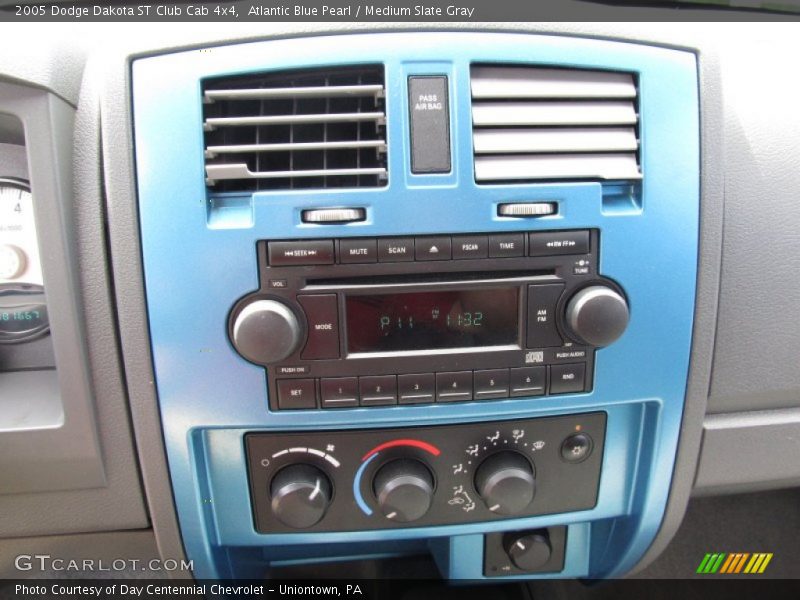 Atlantic Blue Pearl / Medium Slate Gray 2005 Dodge Dakota ST Club Cab 4x4