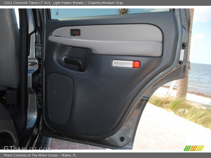 Light Pewter Metallic / Graphite/Medium Gray 2001 Chevrolet Tahoe LT 4x4