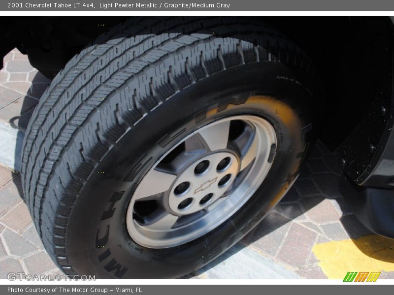 Light Pewter Metallic / Graphite/Medium Gray 2001 Chevrolet Tahoe LT 4x4