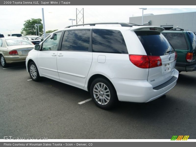 Super White / Taupe 2009 Toyota Sienna XLE