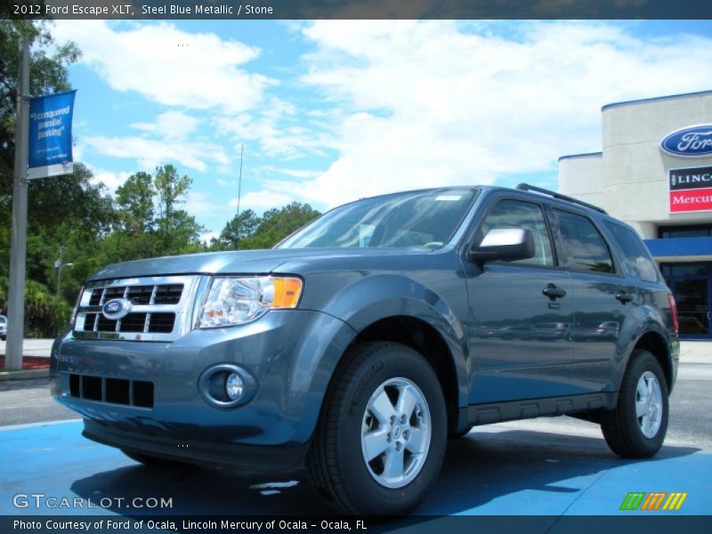 Front 3/4 View of 2012 Escape XLT