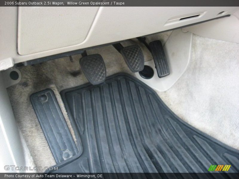 Willow Green Opalescent / Taupe 2006 Subaru Outback 2.5i Wagon