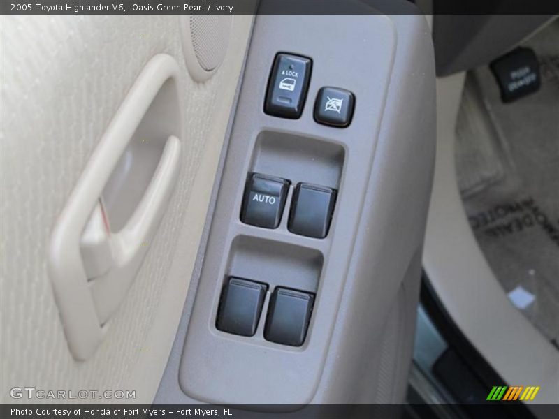 Oasis Green Pearl / Ivory 2005 Toyota Highlander V6