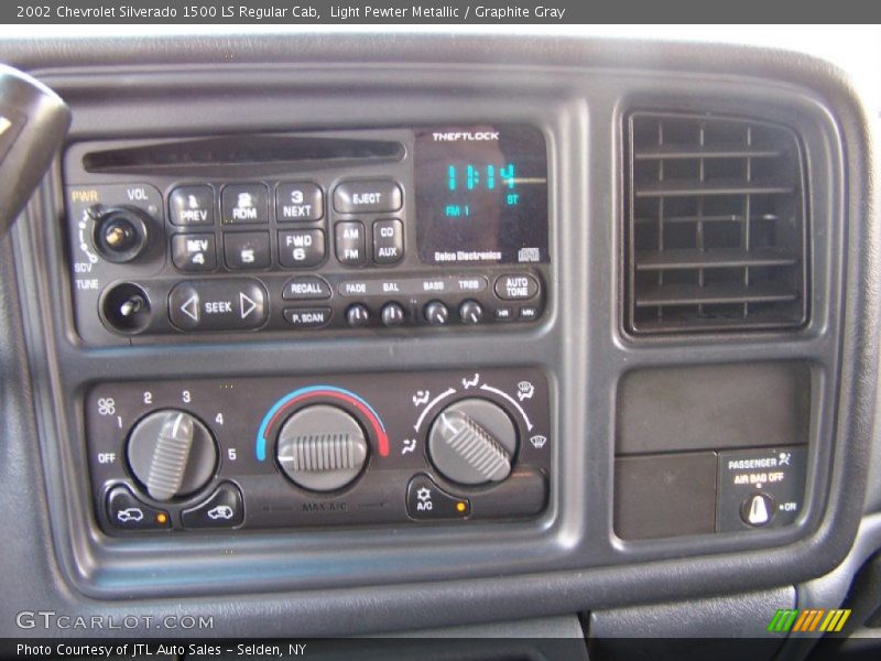 Light Pewter Metallic / Graphite Gray 2002 Chevrolet Silverado 1500 LS Regular Cab