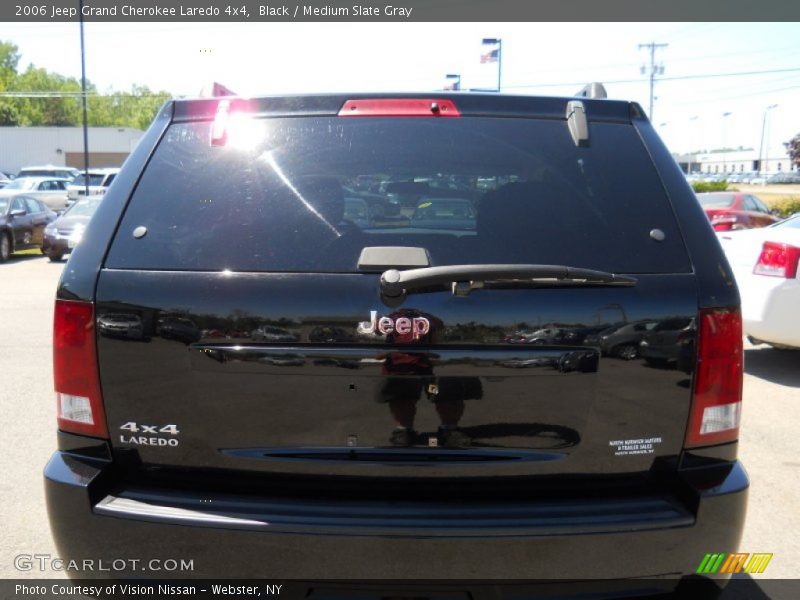 Black / Medium Slate Gray 2006 Jeep Grand Cherokee Laredo 4x4