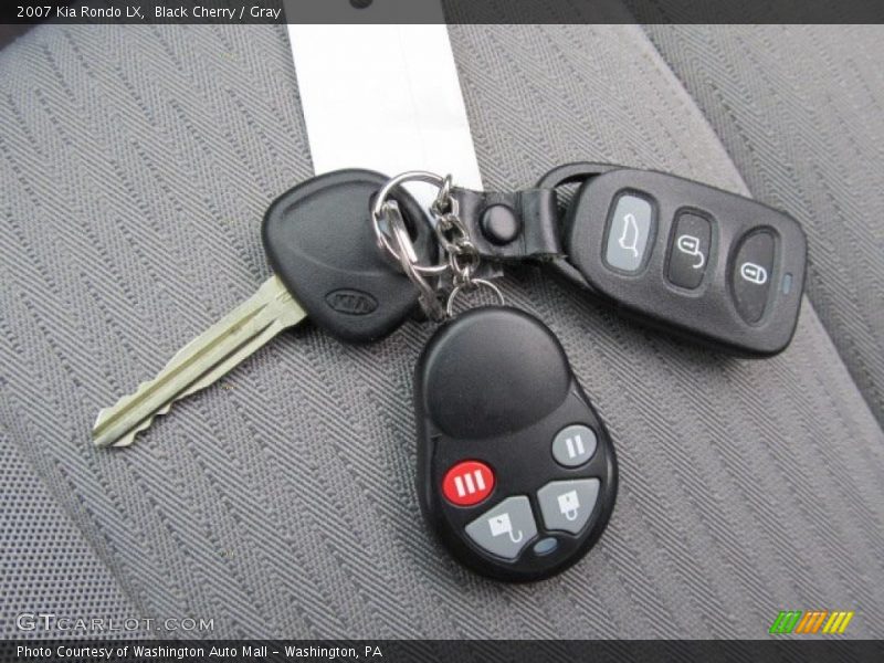 Black Cherry / Gray 2007 Kia Rondo LX