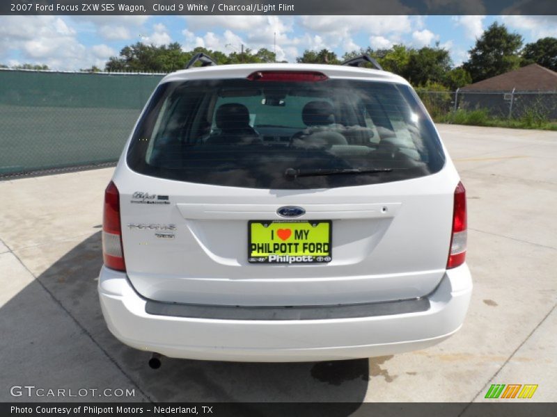 Cloud 9 White / Charcoal/Light Flint 2007 Ford Focus ZXW SES Wagon