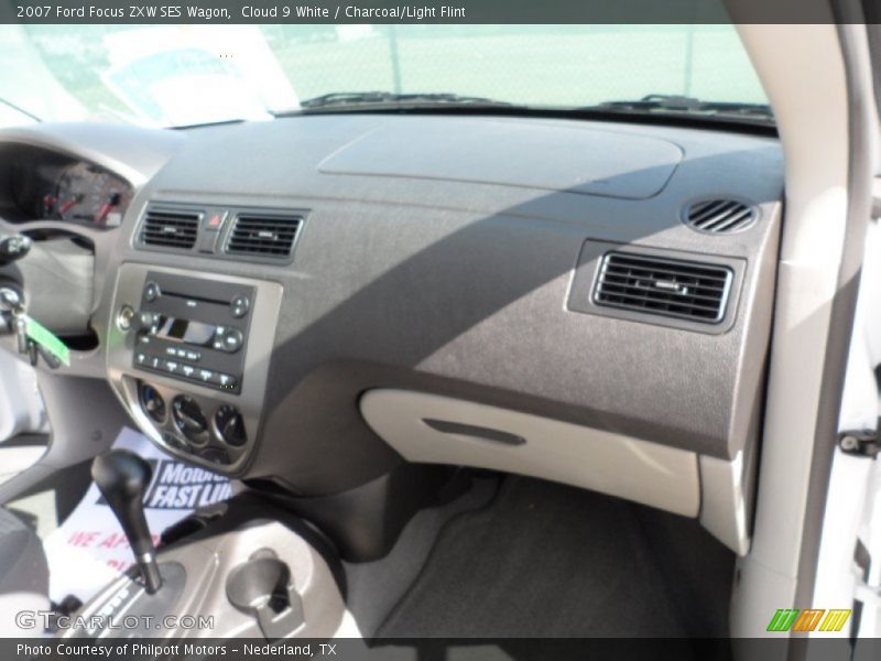 Cloud 9 White / Charcoal/Light Flint 2007 Ford Focus ZXW SES Wagon