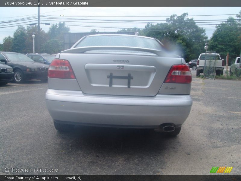 Silver Metallic / Graphite 2004 Volvo S40 1.9T