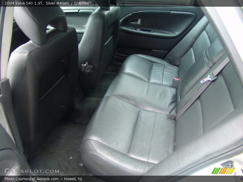 Silver Metallic / Graphite 2004 Volvo S40 1.9T