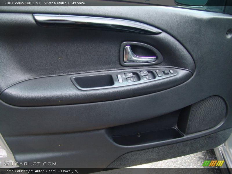 Silver Metallic / Graphite 2004 Volvo S40 1.9T