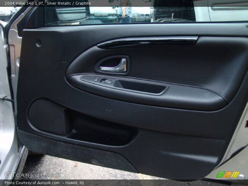 Silver Metallic / Graphite 2004 Volvo S40 1.9T