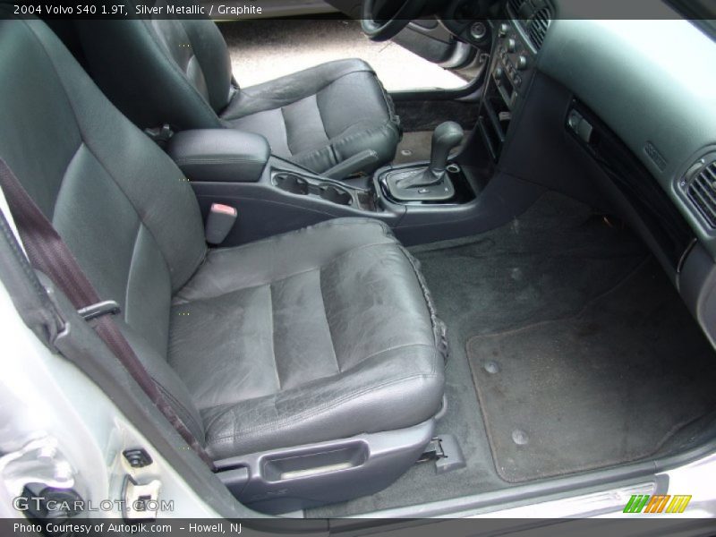 Silver Metallic / Graphite 2004 Volvo S40 1.9T