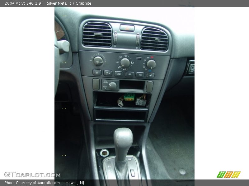 Silver Metallic / Graphite 2004 Volvo S40 1.9T