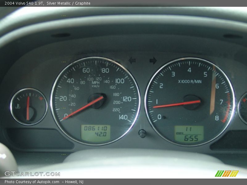 Silver Metallic / Graphite 2004 Volvo S40 1.9T