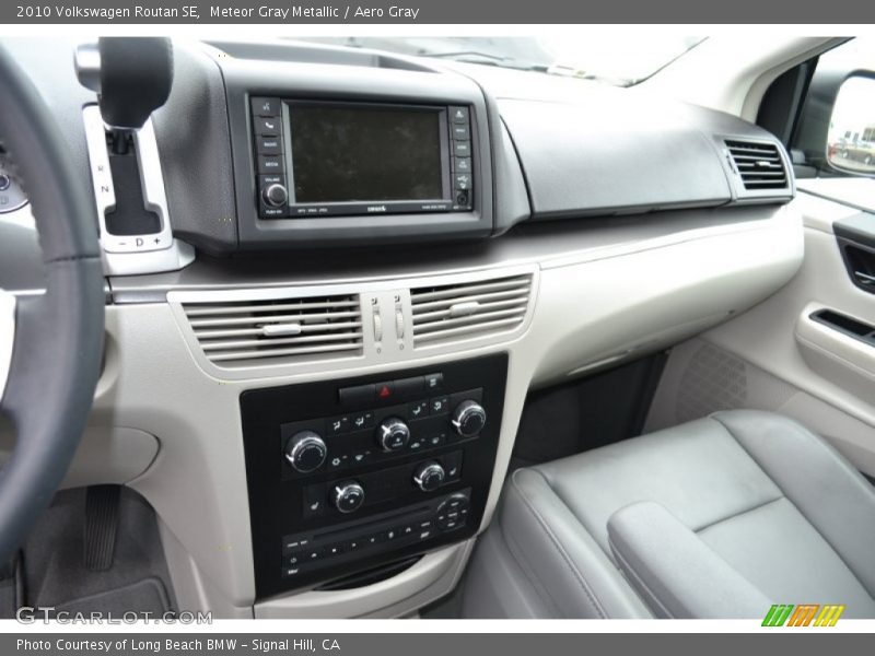 Meteor Gray Metallic / Aero Gray 2010 Volkswagen Routan SE
