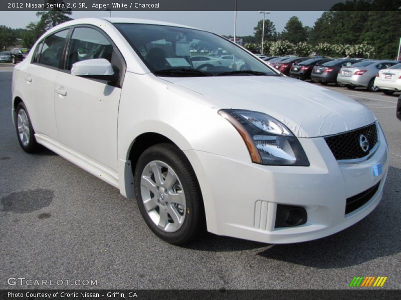 Front 3/4 View of 2012 Sentra 2.0 SR