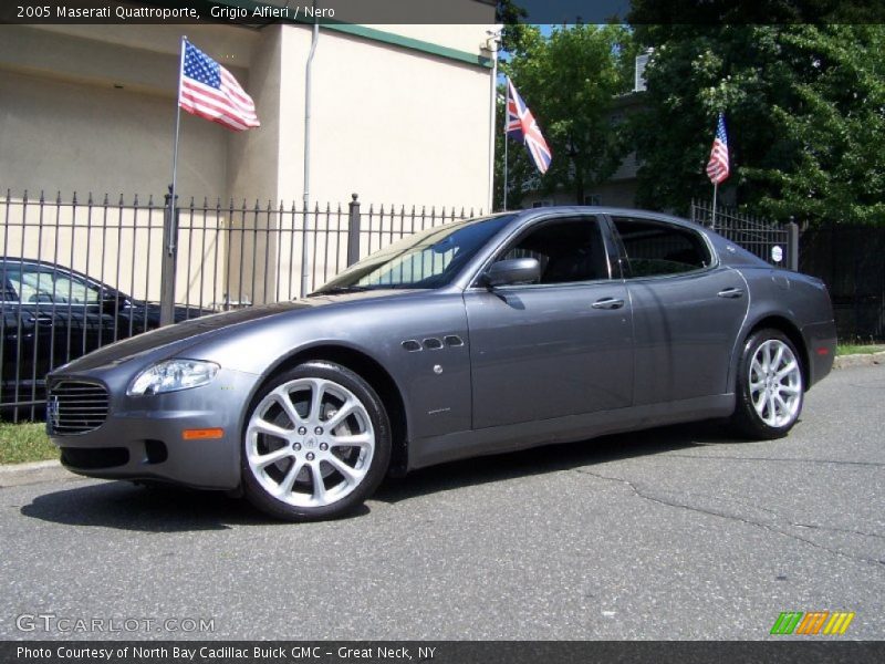 Grigio Alfieri / Nero 2005 Maserati Quattroporte