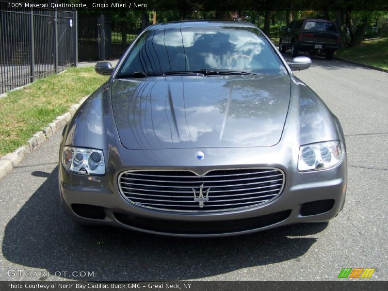 Grigio Alfieri / Nero 2005 Maserati Quattroporte